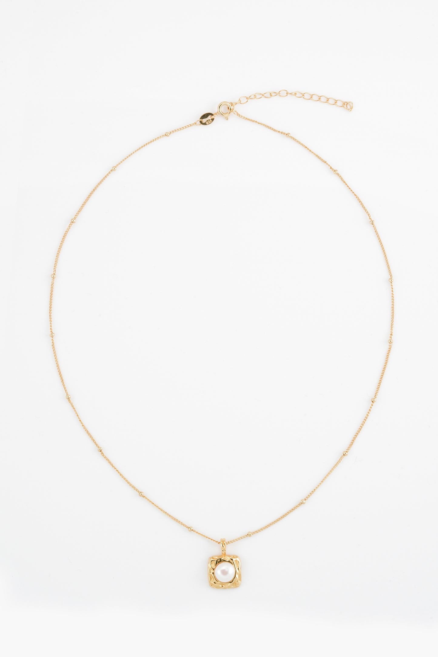 Gold pearl necklace